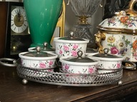 WEDGWOOD ZESTAW DO SERWOWANIA 6 KOKILEK Z POKRYWAMI NA PLATEROWANYM STOJAKU