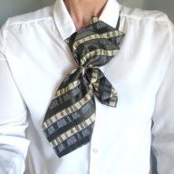 Damski krawat wiązany