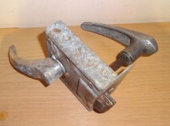 Zamek od starego pojazdu wojskowego klamka