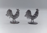dwa (2) koguty kogutki figurki odlane z metalu