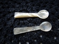 MASA PERŁOWA, 2 STARE, MAŁE ŁYŻECZKI DO PRZYPRAW, JAJEK, KAWIORU.