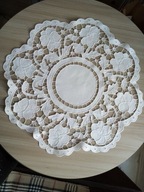 Duża okrągła serweta -ręczny haft richelieu