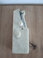 przenośna, ręczna maszyna do szycia E-Z Sewing z czasów PRL