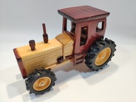 Drewniany model - traktor. Traktorek A