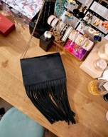 Mała czarna skórzana Torebka z frędzlami na złotym łańcuszku