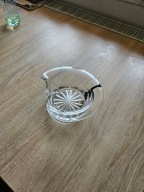 Szklana popielniczka