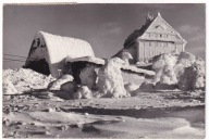 Schronisko Szrenica i Stacja wyciągu krzesełkowego zimą 1974r.