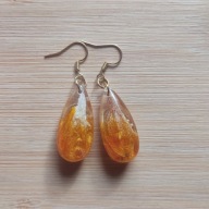 Kolczyki z żywicy epoksydowej i kwiatów mieczyka