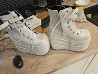 Botaki Na Platformie