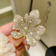 BROSZKA PRZYPINKA PIN PINETS DRZEWKO ROŚLINA DRZEWEM KWIAT liść AGRAFKA