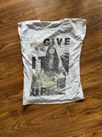 Biała koszulka z nadrukiem dziewczyny give