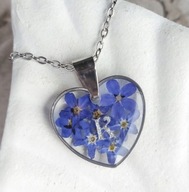 Wisiorek z literką, serce z niezapominajkami, biżuteria personalizowana