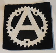 Dwie ciekawe naszywki