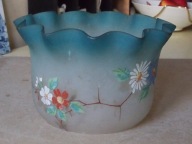 Stary klosz do starej lampy naftowej.