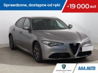 Alfa Romeo Giulia 2.0 Turbo, Salon Polska