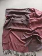 atrakcyjny szal z wełną