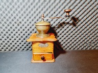 DREWNIANY MŁYNEK DO KAWY PE DE DIENES