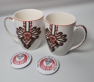 2 kubki, przypinki i ozdobne pudełko Mali Maniowianie