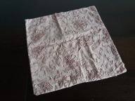 POSZEWKA Z BAWEŁNY-HAFT TASIEMKOWY. 38/38 cm.