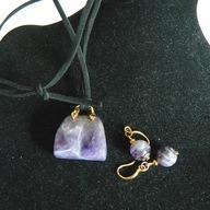 Relaksujący ametyst, zestaw biżuterii w złocie, wisiorek i kolczyki