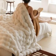Biały Puszysty Koc CozyGlam – Ciepły Pled/Narzuta na Łóżko