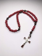 Różaniec Drewniany Czerwono Brązowy z Metalowym Krzyżykiem