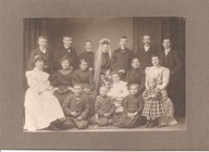 PORTRET RODZINY WE WNĘTRZU - stara fotografia.