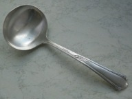 # Piękna posrebrzana chochelka do zupy #