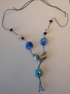 Naszyjnik na rzemyku z sercem w okręgu