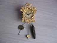 Stary mały mechaniczny wiszący zegar - PRL