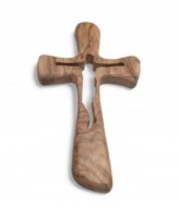 Krzyż z drewna oliwnego ręcznie wykonany na ściaqnę 21 cm