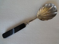 łyżeczka muszla z czarną rączką