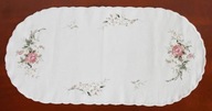 53 SERWETKA BAWEŁNIANA Z HAFTEM - MOTYWY KWIATOWE OWALNA 22 X 44 cm