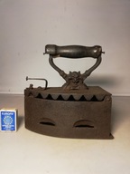 Stare żelazko WAMA na węgiel - maszkaron diabeł