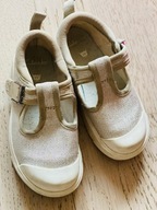 Butki kapcie beżowe błyszczące Clarks r. 25