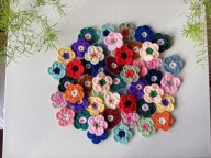 Szydełkowe kwiatki 5 cm mix kolorów