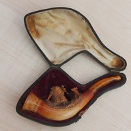 Stara fajka w futerale.