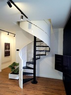 Schody spiralne, kręcone wangowe pełna balustrada