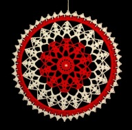 Zawieszka ozdoba szydełkowa na okno 24cm (Z233)