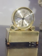 Stary szwajcarski budzik miniatura z pozytywką 1940r.