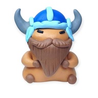 Kapibara Przebrana za Wikinga FIGURKA Z MODELINY na Halloween