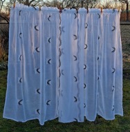 Firana gotowa do pokoju na taśmie z haftem/wiele upięć 300x165 cm