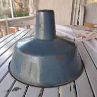 stara lampa uliczna lub przemyslowa emalia lata 50-60