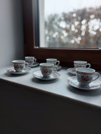 Filiżanki do espresso z podstawkami.