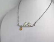 Naszyjnik-celebrytka z ptaszkami+1 małym pisklakiem;kolor srebrno-złoty