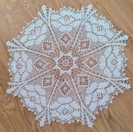 Serweta szydełkowa w róże, 77 cm