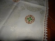 Bieżnik ecrie z haftem krzyzykowym + koronka - 111 cm x 50 cm