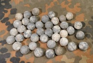 Kulki ołowiane od carskiego szrapnela o kalibrze 122 mm z I WŚ.