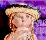 porcelanowa lalka kolekcjonerska w doskonałym wykonaniu