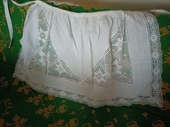 Fartuch zapaska z koronkami haftem ML